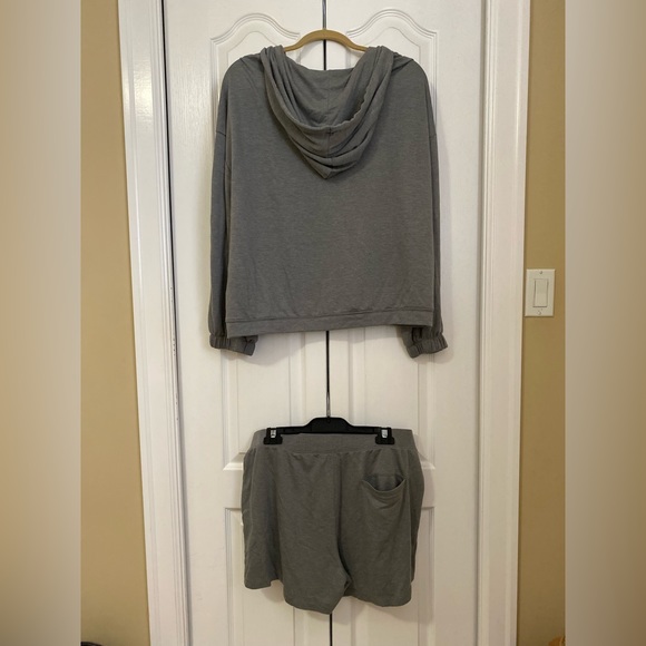 Banana Republic Lounge Set - Picture 4 of 6